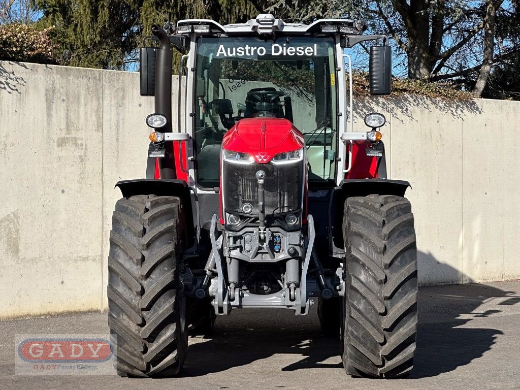 Traktor of the type Massey Ferguson MF 8S.225 Dyna-7, Neumaschine in Lebring (Picture 3)