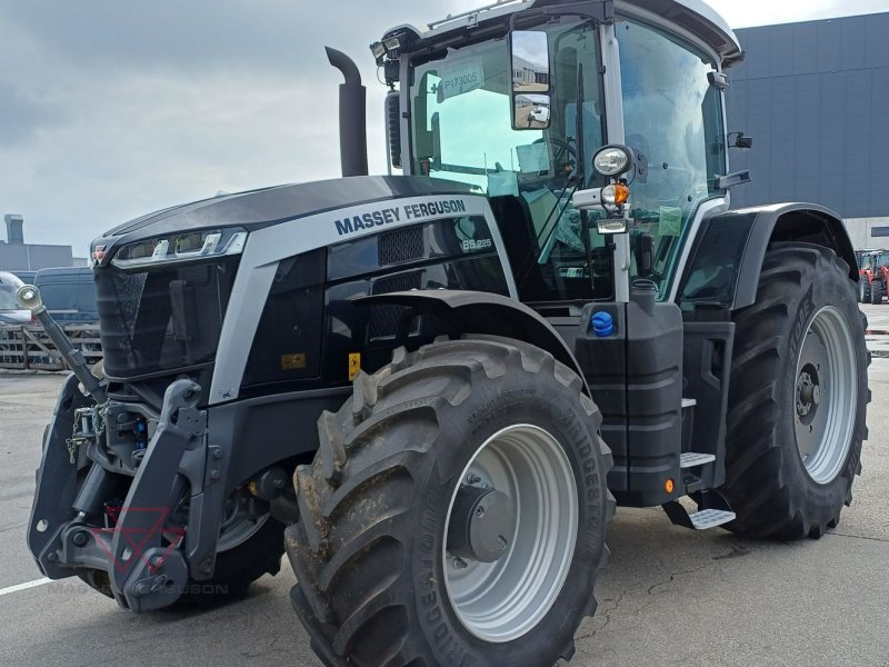 Traktor des Typs Massey Ferguson MF 8S.225, Neumaschine in Schwechat (Bild 1)