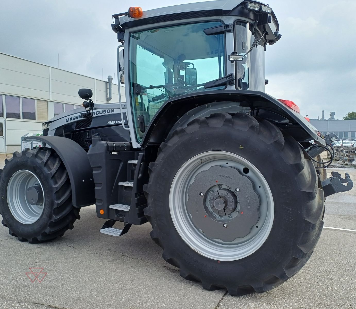 Traktor des Typs Massey Ferguson MF 8S.225, Neumaschine in Schwechat (Bild 3)