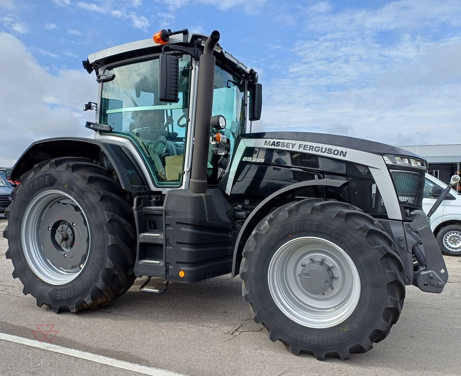 Traktor des Typs Massey Ferguson MF 8S.225, Neumaschine in Schwechat (Bild 5)
