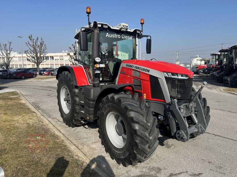 Traktor typu Massey Ferguson MF 8S.265, Vorführmaschine v Schwechat (Obrázek 1)