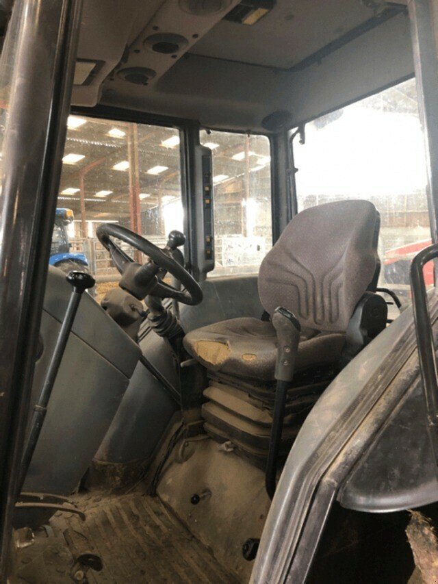 Traktor typu Massey Ferguson TRACTEUR 4445, Gebrauchtmaschine v Paray-le-monial (Obrázek 5)