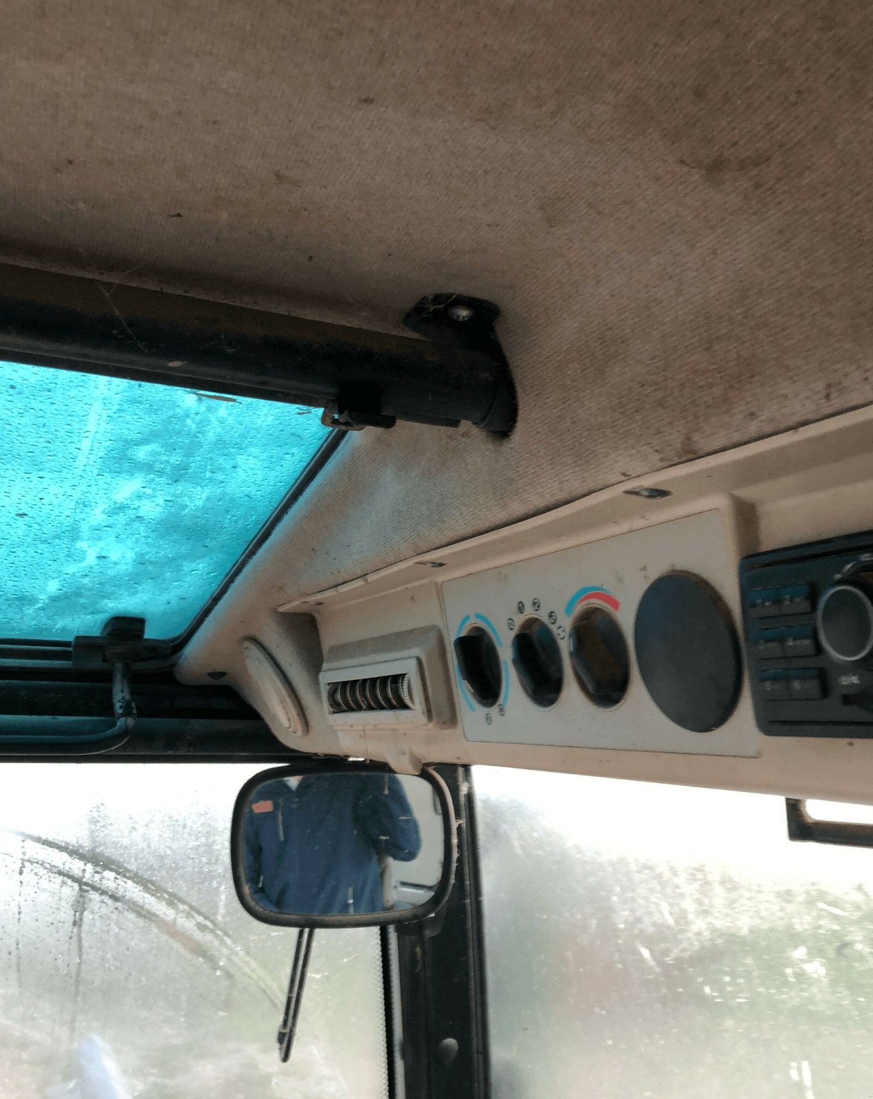 Traktor des Typs Massey Ferguson TRACTEUR 5710 SL, Gebrauchtmaschine in ST CLEMENT DE LA PLACE (Bild 7)