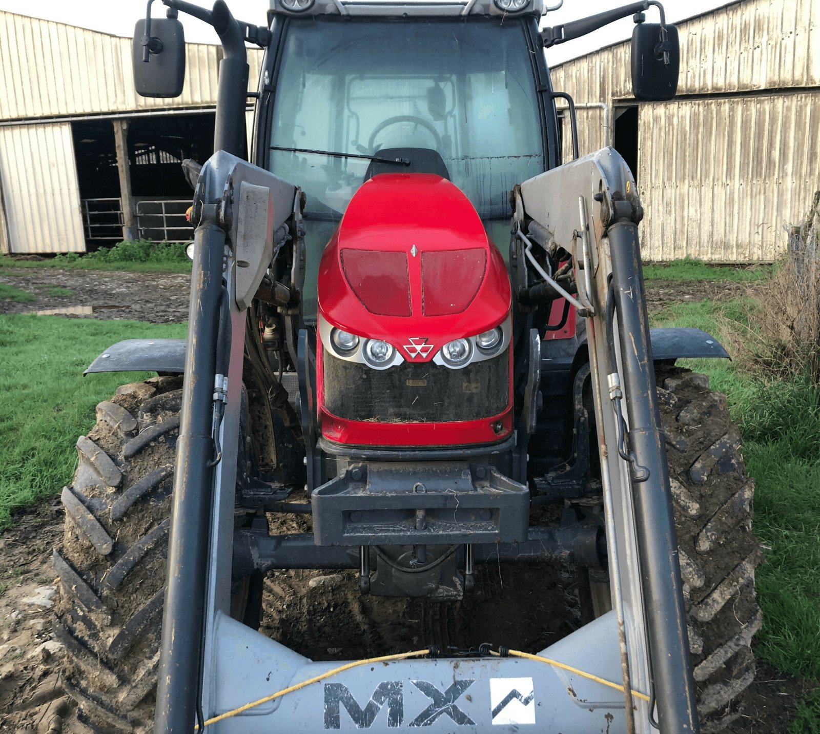 Traktor des Typs Massey Ferguson TRACTEUR 5710 SL, Gebrauchtmaschine in ST CLEMENT DE LA PLACE (Bild 2)