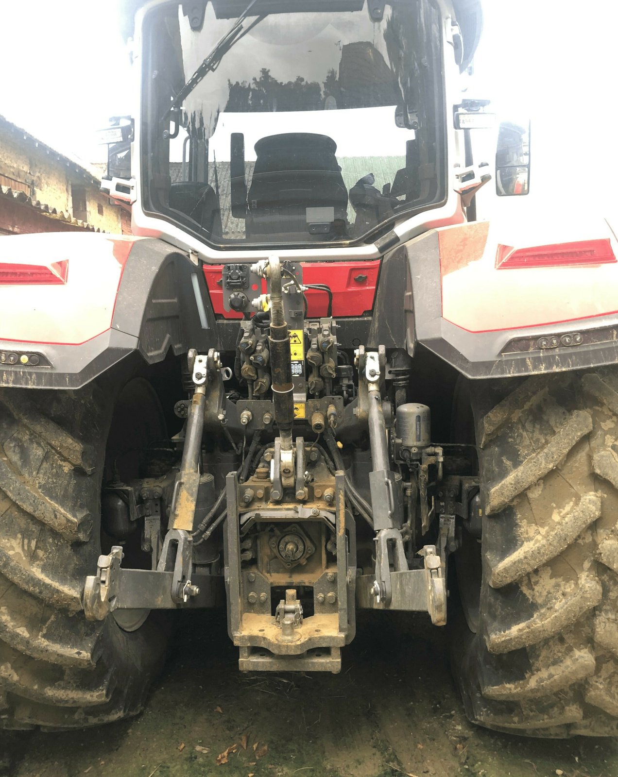 Traktor типа Massey Ferguson TRACTEUR 8S205, Gebrauchtmaschine в ST CLEMENT DE LA PLACE (Фотография 3)