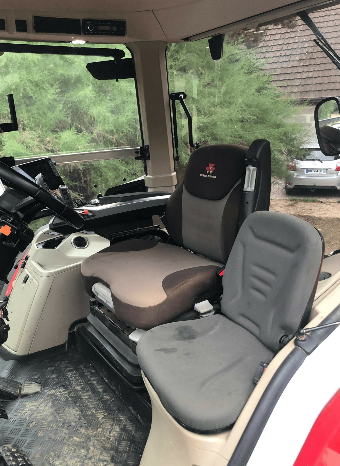 Traktor типа Massey Ferguson TRACTEUR 8S205, Gebrauchtmaschine в ST CLEMENT DE LA PLACE (Фотография 7)