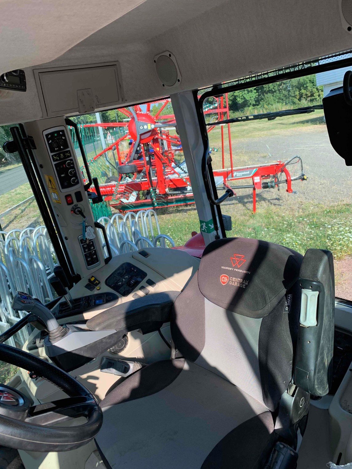 Traktor des Typs Massey Ferguson Tracteur agricole 5S 115 Massey Ferguson, Gebrauchtmaschine in LA SOUTERRAINE (Bild 8)