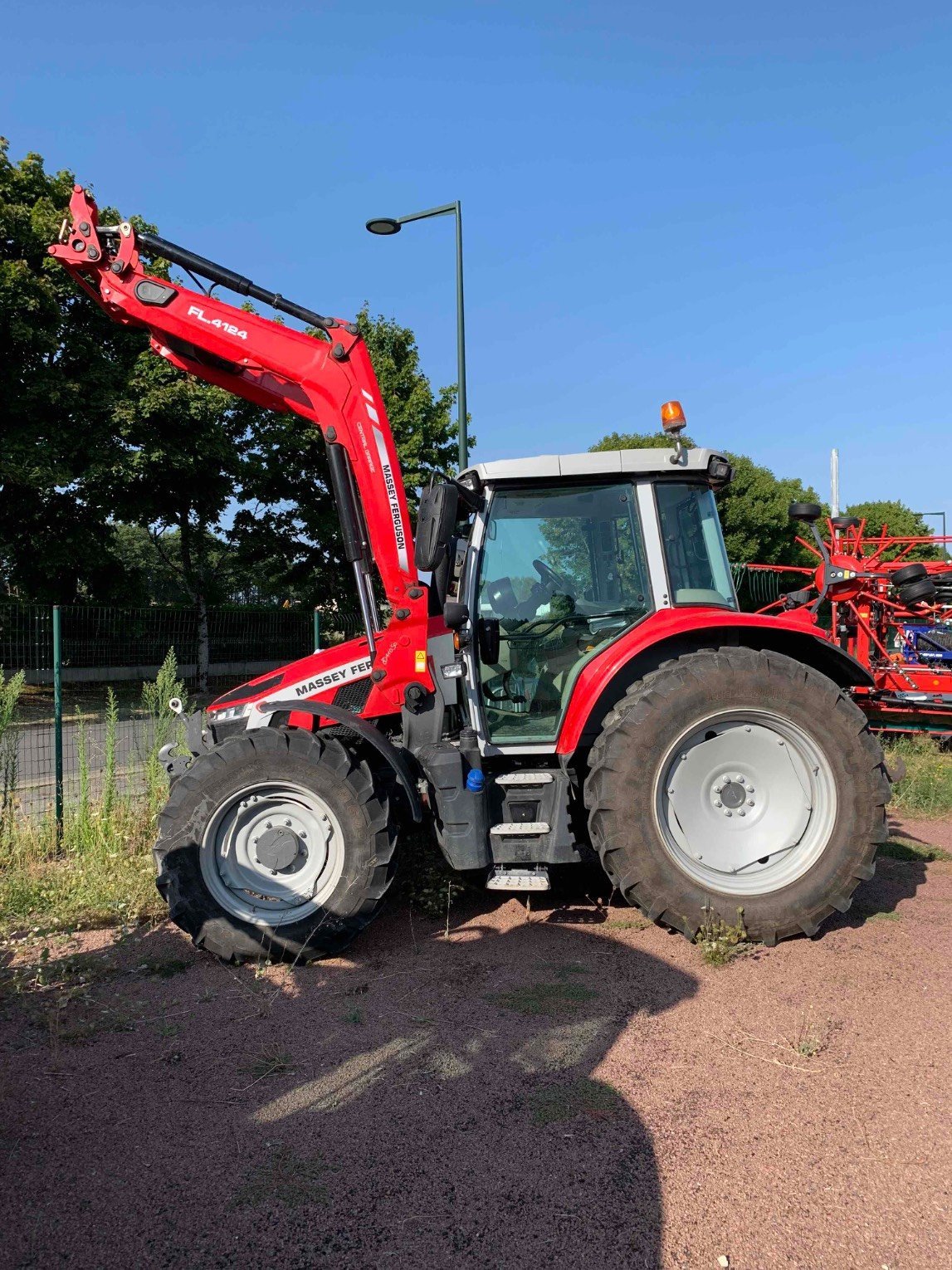 Traktor des Typs Massey Ferguson Tracteur agricole 5S 115 Massey Ferguson, Gebrauchtmaschine in LA SOUTERRAINE (Bild 2)