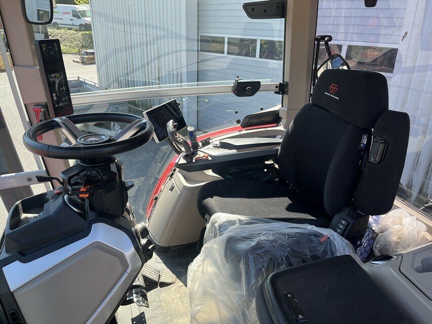 Traktor of the type Massey Ferguson TRACTEUR M-F 8S225, Gebrauchtmaschine in Paray-le-monial (Picture 6)