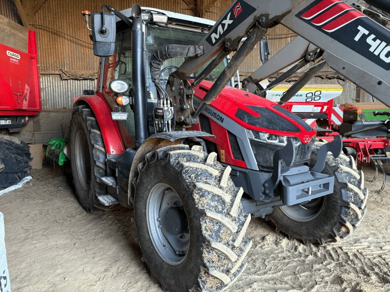 Traktor typu Massey Ferguson TRACTEUR MF 5 S 115 +CHARGEUR, Gebrauchtmaschine v PONTIVY (Obrázek 1)