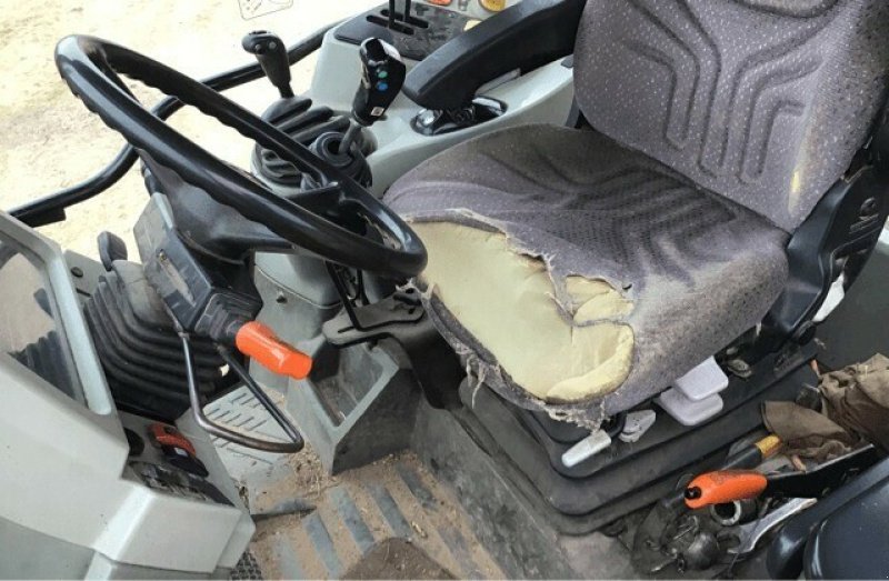 Traktor typu Massey Ferguson TRACTEUR MF 5445, Gebrauchtmaschine v Paray-le-monial (Obrázek 5)