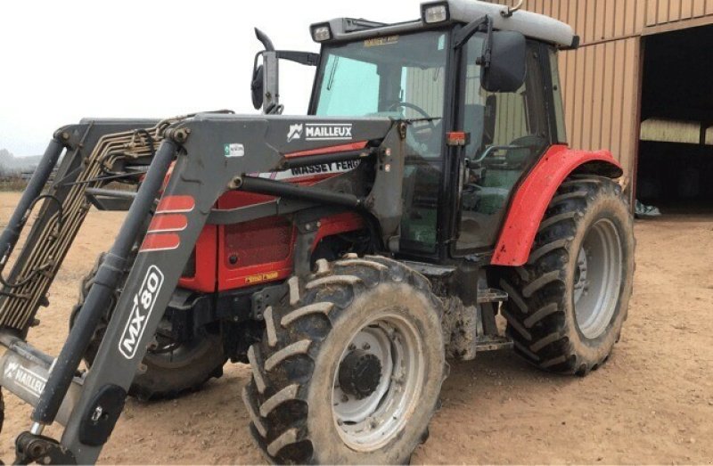 Traktor typu Massey Ferguson TRACTEUR MF 5445, Gebrauchtmaschine v Paray-le-monial (Obrázek 1)