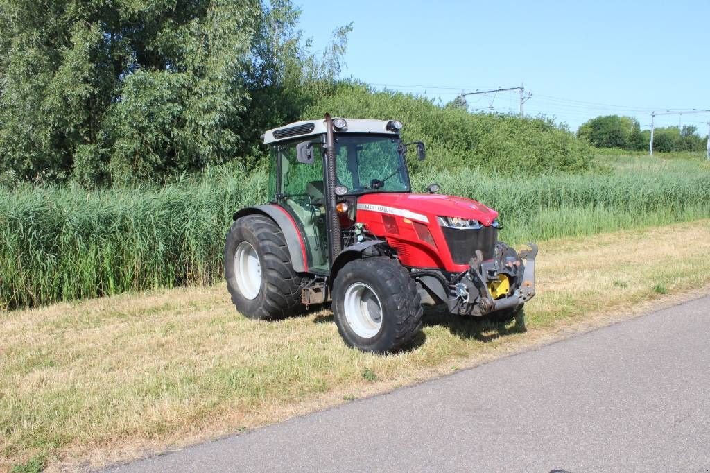 Traktor des Typs Massey Ferguson WF3710 Effici&euml;nt, Gebrauchtmaschine in Geldermalsen (Bild 3)