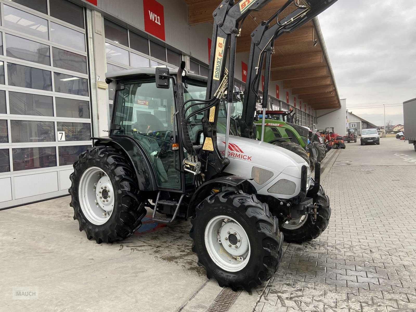 Traktor van het type McCormick CX 65 L, Gebrauchtmaschine in Burgkirchen (Foto 3)