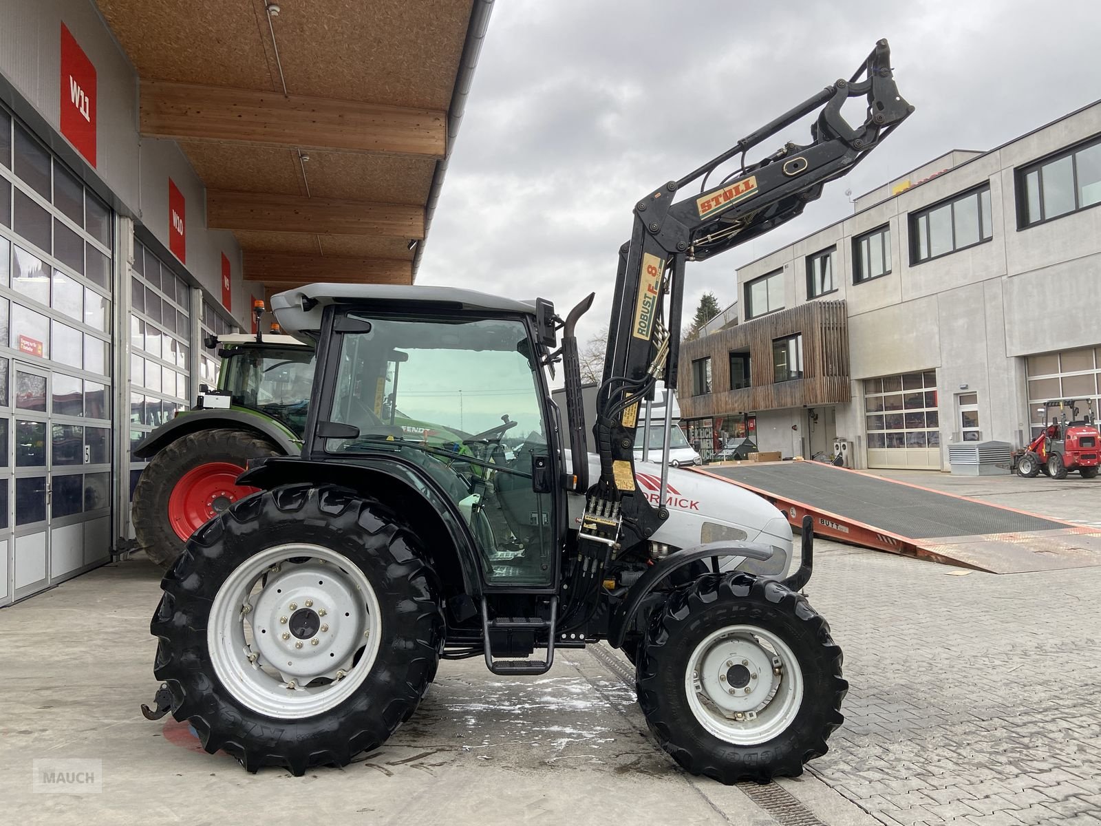 Traktor van het type McCormick CX 65 L, Gebrauchtmaschine in Burgkirchen (Foto 4)