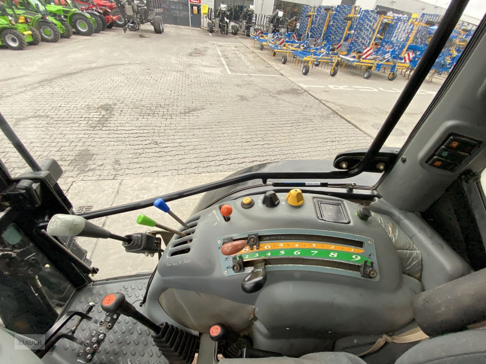 Traktor van het type McCormick CX 65 L, Gebrauchtmaschine in Burgkirchen (Foto 12)