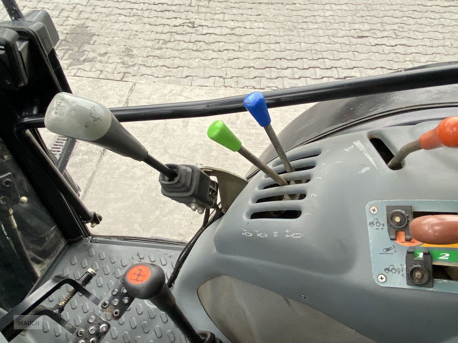 Traktor van het type McCormick CX 65 L, Gebrauchtmaschine in Burgkirchen (Foto 14)