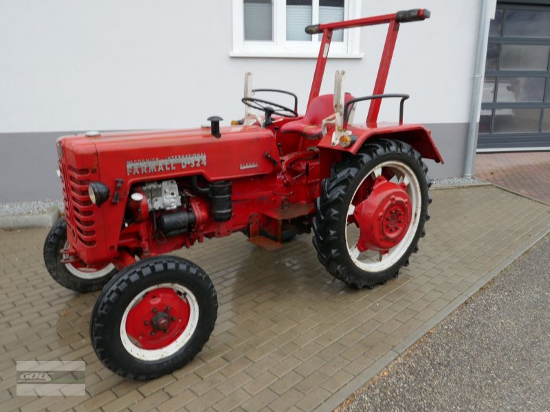 Traktor tip McCormick D-324 "Motor komplett überholt" Gepflegter Traktor, Gebrauchtmaschine in Langenzenn (Poză 1)