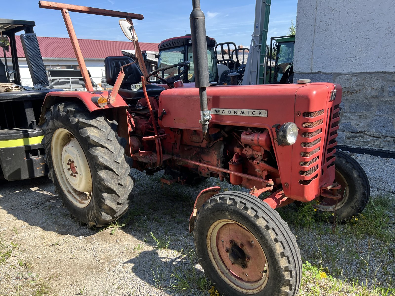 Traktor des Typs McCormick D-326, Gebrauchtmaschine in Regen (Bild 2)