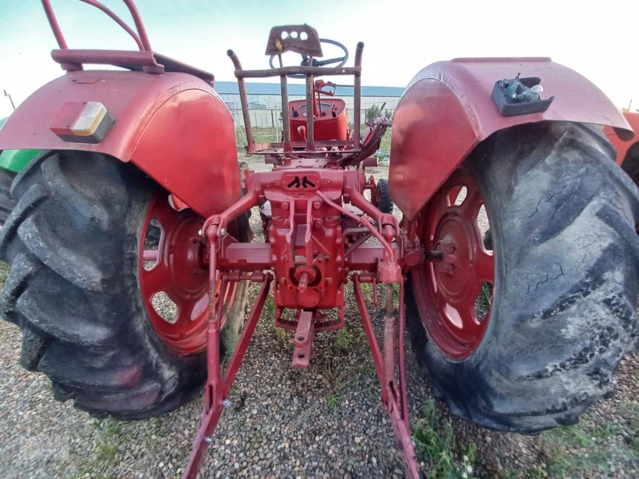 Traktor des Typs McCormick Farmall F-265, Gebrauchtmaschine in Pragsdorf (Bild 4)