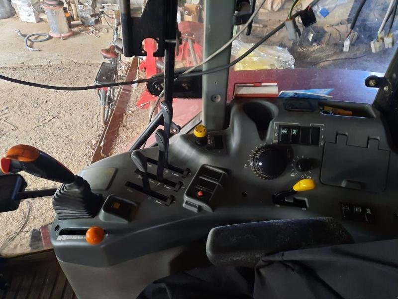 Traktor типа McCormick MC115, Gebrauchtmaschine в ST JEAN D'ANGELY (Фотография 4)