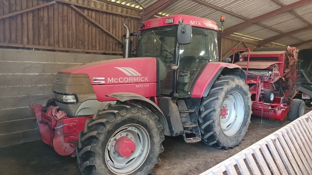 Traktor Türe ait McCormick MTX 120, Gebrauchtmaschine içinde COGNAC LA FORET (resim 1)