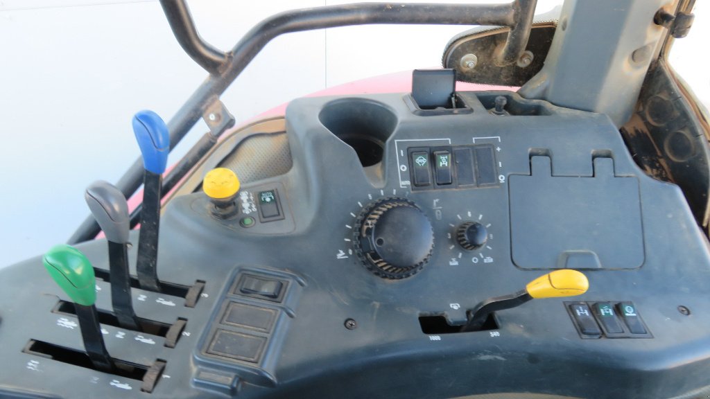 Traktor typu McCormick MTX 120, Gebrauchtmaschine v MORLHON LE HAUT (Obrázok 8)