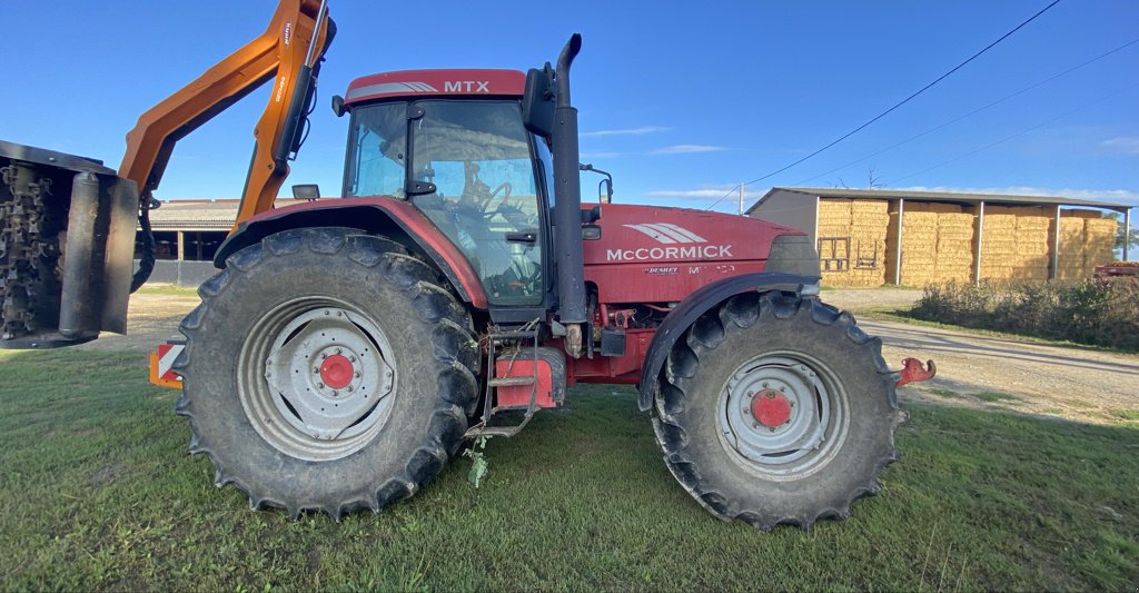 Traktor от тип McCormick MTX120, Gebrauchtmaschine в MONTLUCON (Снимка 5)