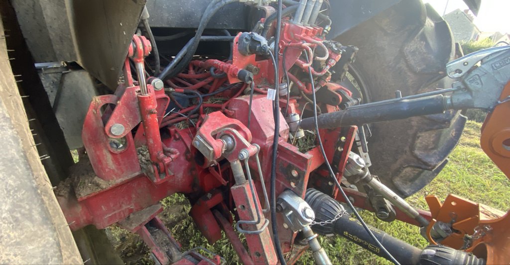 Traktor от тип McCormick MTX120, Gebrauchtmaschine в MONTLUCON (Снимка 8)