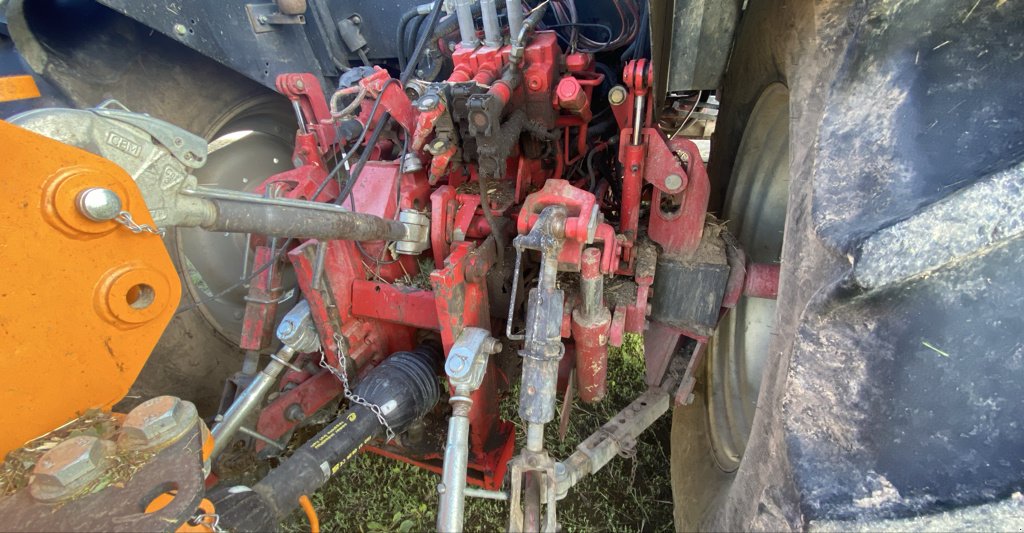 Traktor от тип McCormick MTX120, Gebrauchtmaschine в MONTLUCON (Снимка 9)