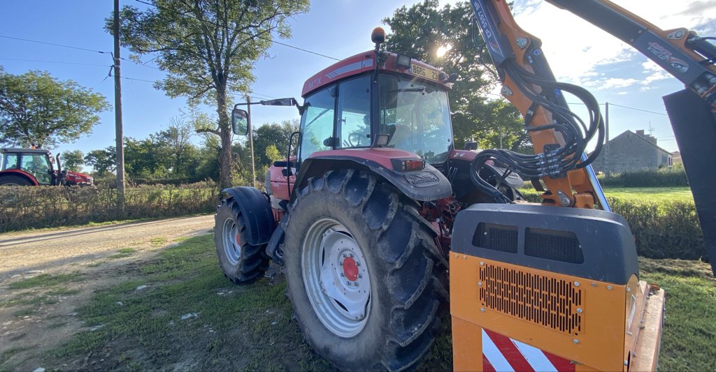 Traktor от тип McCormick MTX120, Gebrauchtmaschine в MONTLUCON (Снимка 3)