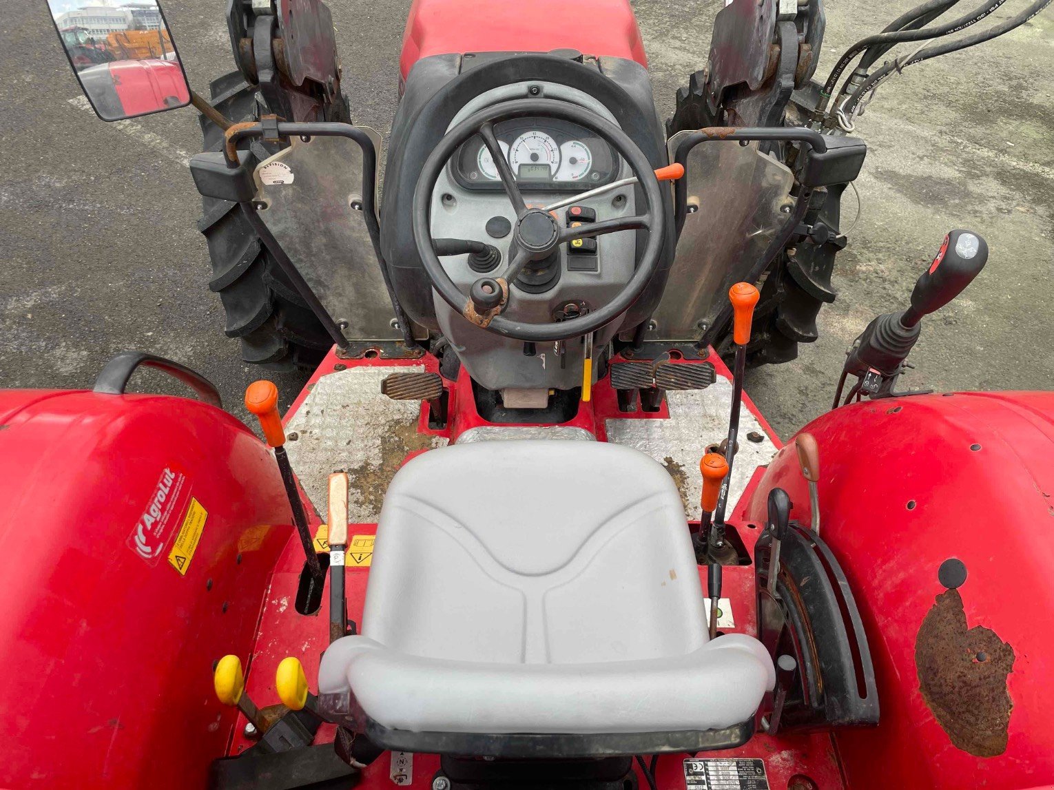 Traktor des Typs McCormick Tracteur agricole C80L Mc Cormick, Gebrauchtmaschine in SAINT CLAIR SUR ELLE (Bild 8)