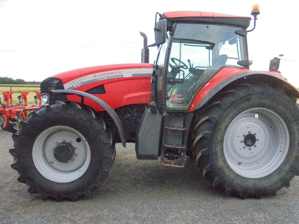 Traktor of the type McCormick TTX 230 XtraSpeed, Gebrauchtmaschine in AUTHON (Picture 3)