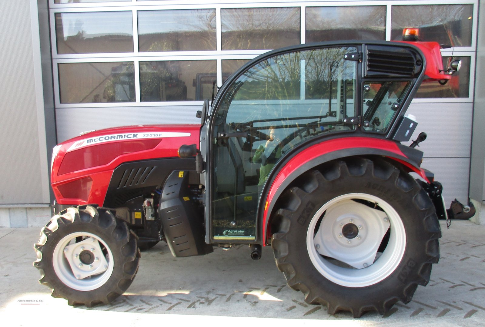 Traktor des Typs McCormick X 3.070 F, Neumaschine in Tapfheim (Bild 1)