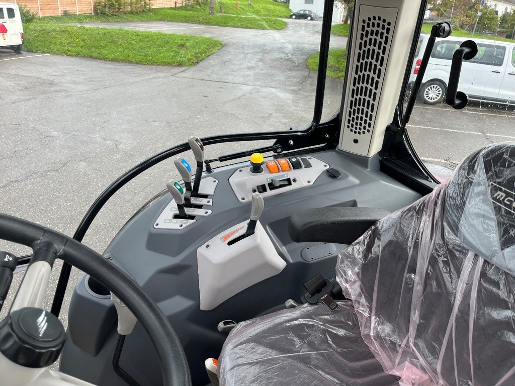 Traktor typu McCormick X 4.080, Neumaschine v Helgisried (Obrázek 10)