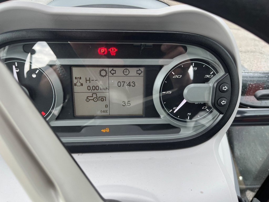 Traktor typu McCormick X 4.080, Neumaschine v Helgisried (Obrázek 11)