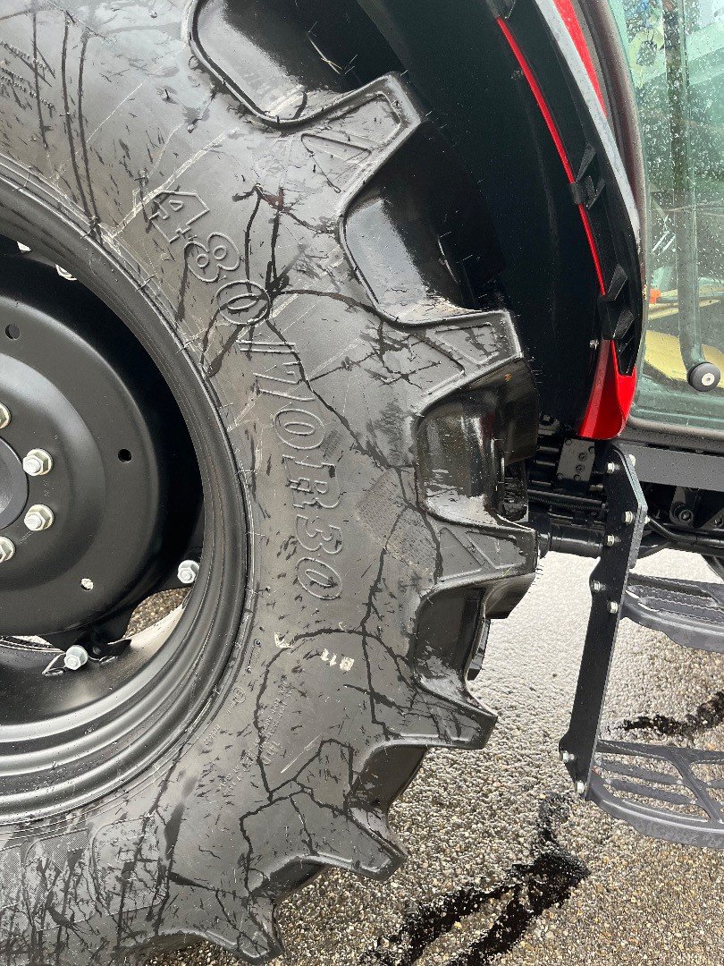 Traktor typu McCormick X 4.080, Neumaschine v Helgisried (Obrázek 7)