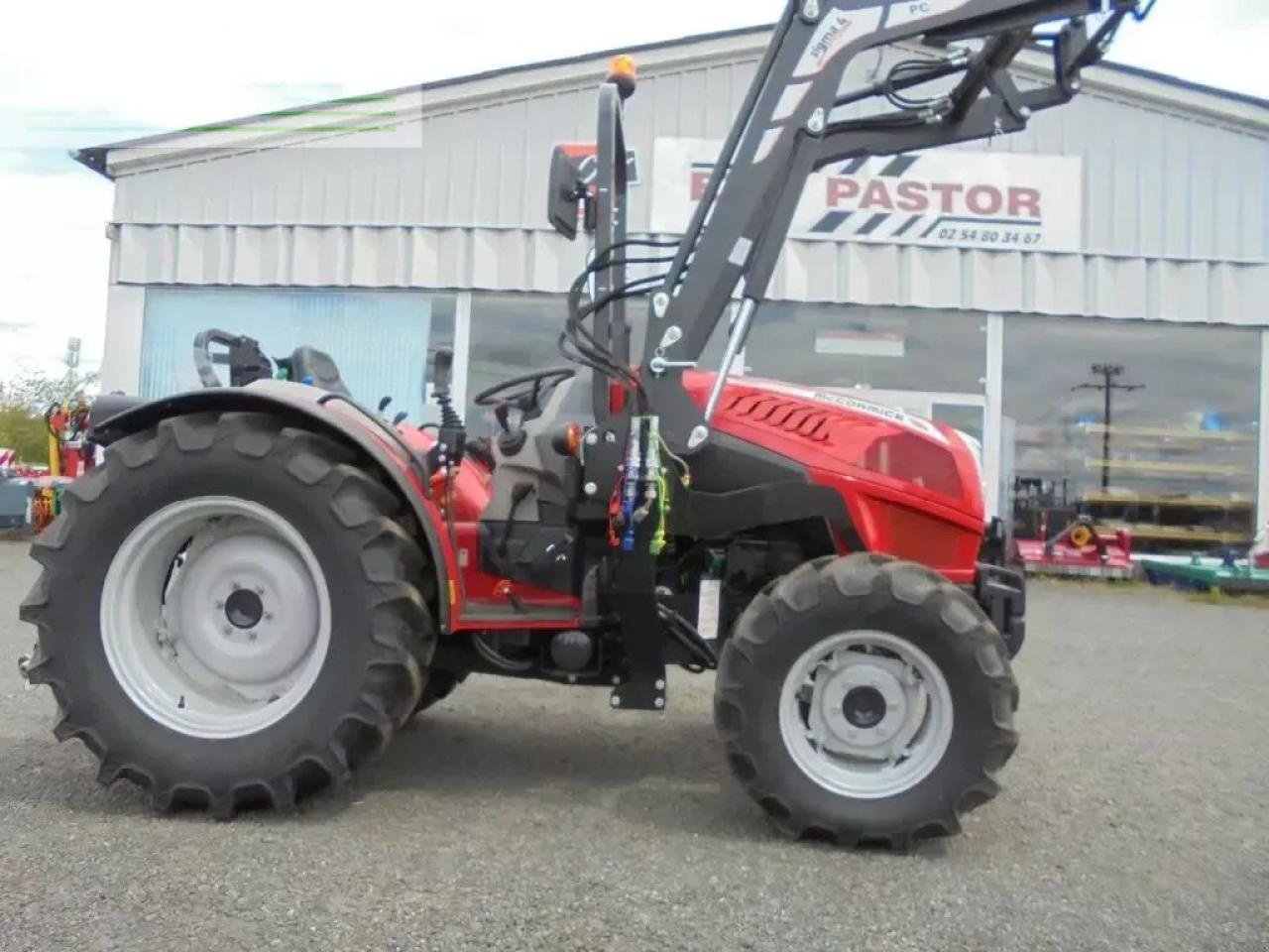 Traktor van het type McCormick x2-55, Gebrauchtmaschine in Authon (Foto 11)