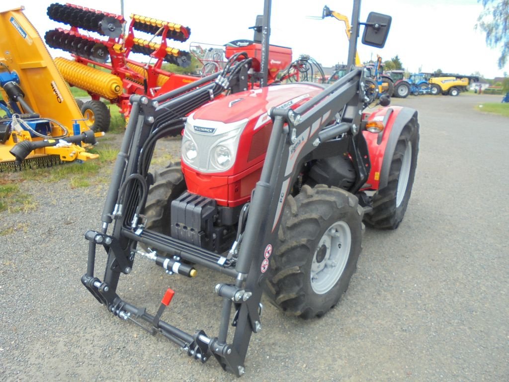 Traktor des Typs McCormick X2-55, Gebrauchtmaschine in AUTHON (Bild 3)