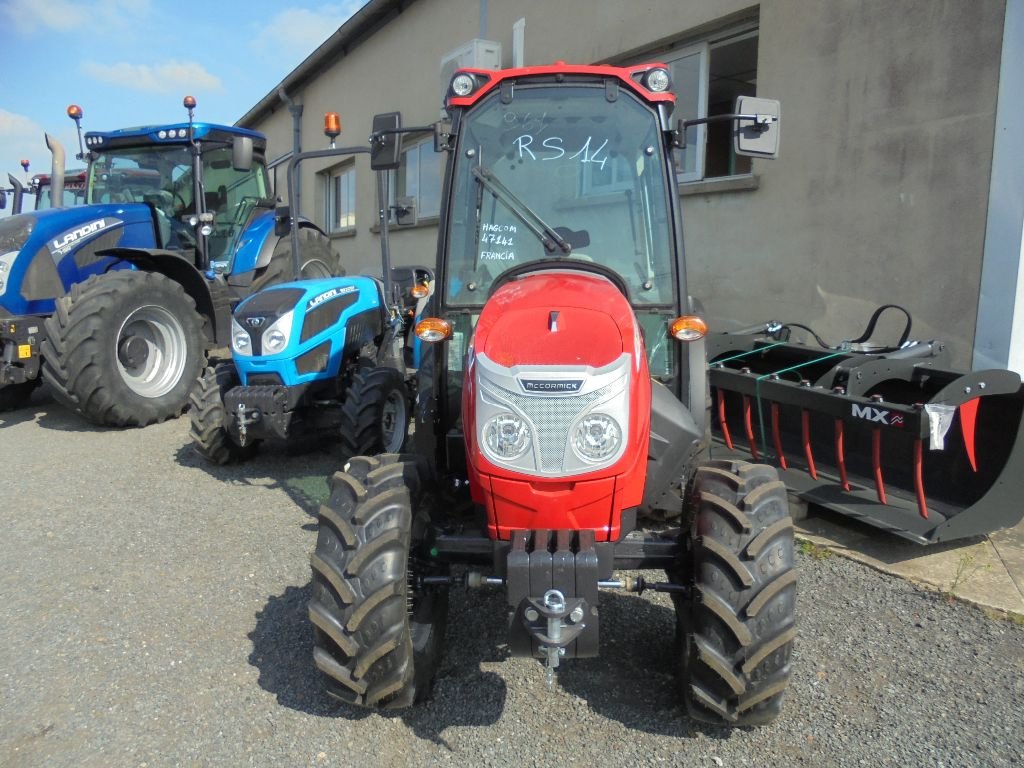 Traktor van het type McCormick X2.055, Gebrauchtmaschine in AUTHON (Foto 2)