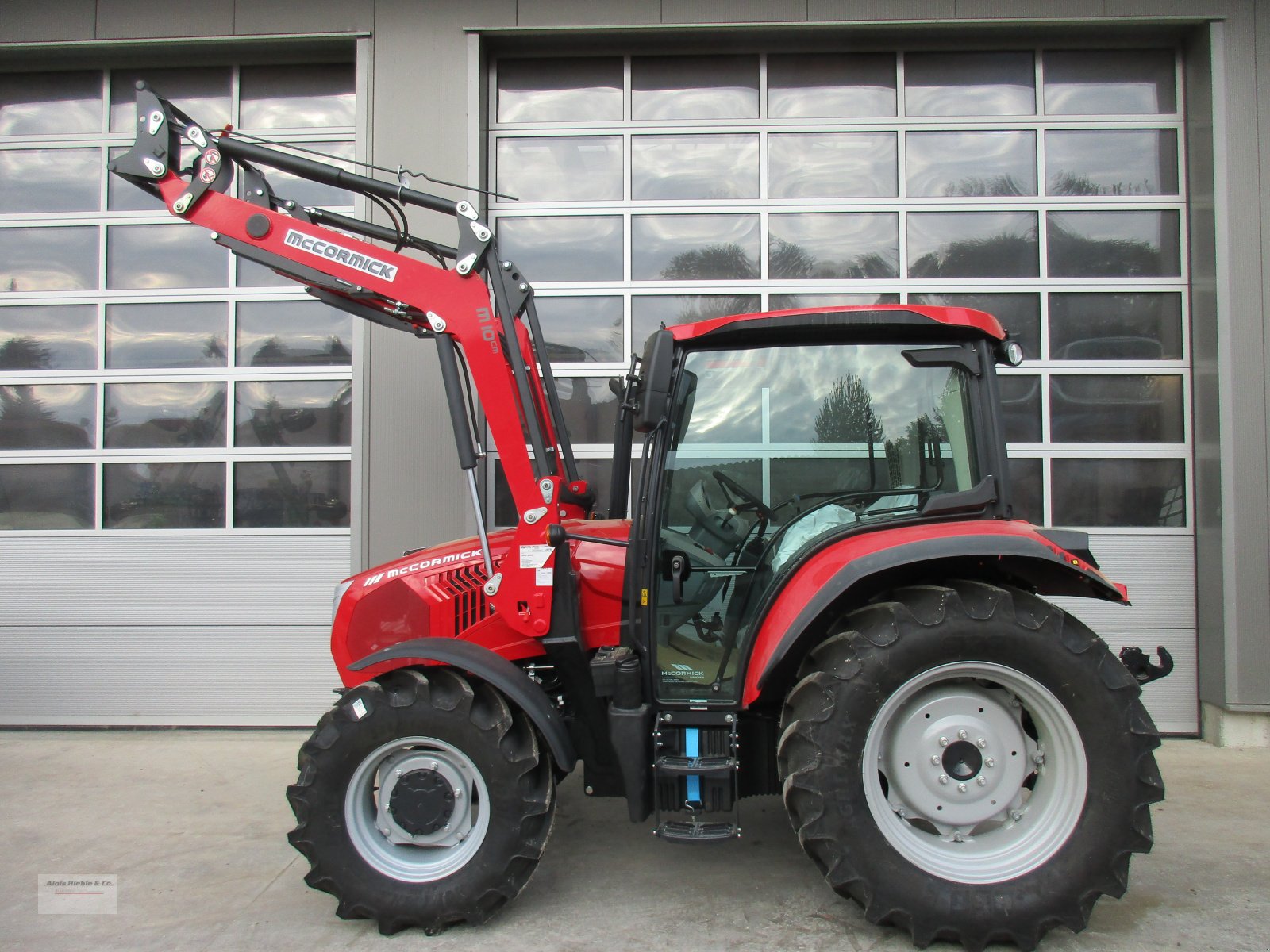 Traktor des Typs McCormick X4.070, Neumaschine in Tapfheim (Bild 2)