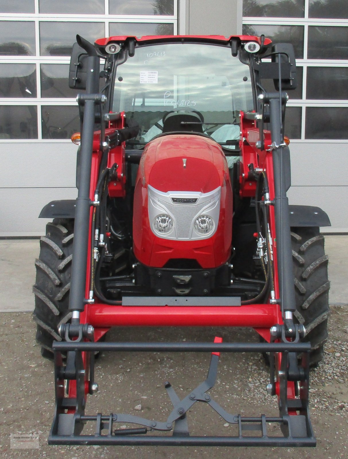 Traktor of the type McCormick X4.070, Neumaschine in Tapfheim (Picture 6)