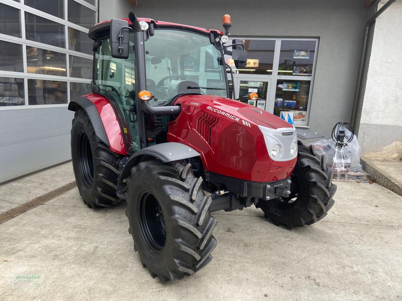 Traktor типа McCormick X4.080 in Sonderlackierung, mit Frontlader hydr. Wendeschaltung, Neumaschine в Geiselhöring (Фотография 9)