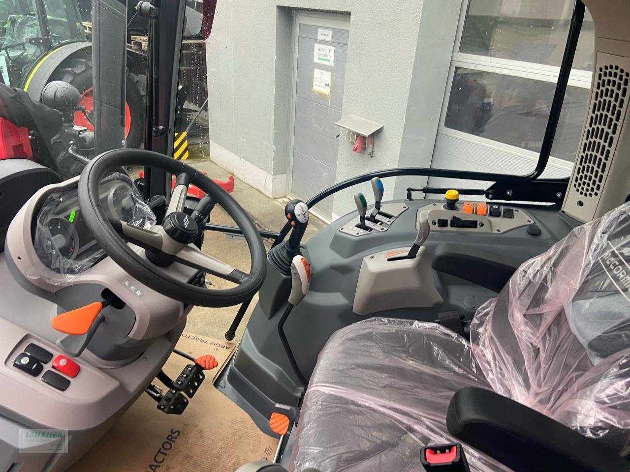 Traktor του τύπου McCormick X4.080 mit Frontlader, Klima, Akion Powershuttle kostenlos!, Neumaschine σε Geiselhöring (Φωτογραφία 5)
