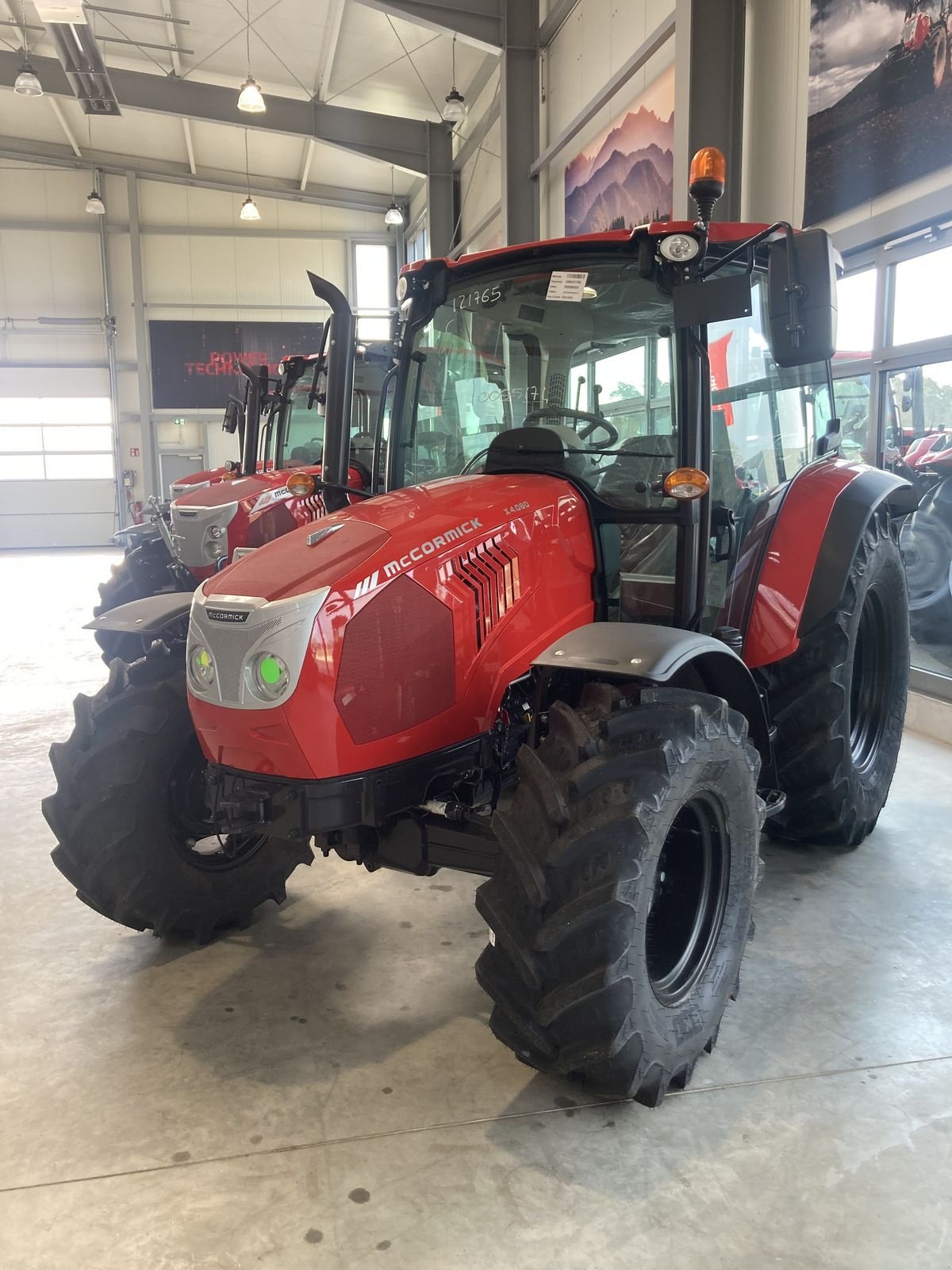 Traktor of the type McCormick X4.080, Neumaschine in Oberweidelham (Picture 9)