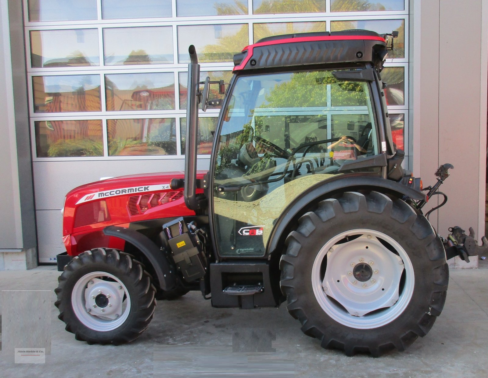 Traktor of the type McCormick X4.70 N, Neumaschine in Tapfheim (Picture 1)