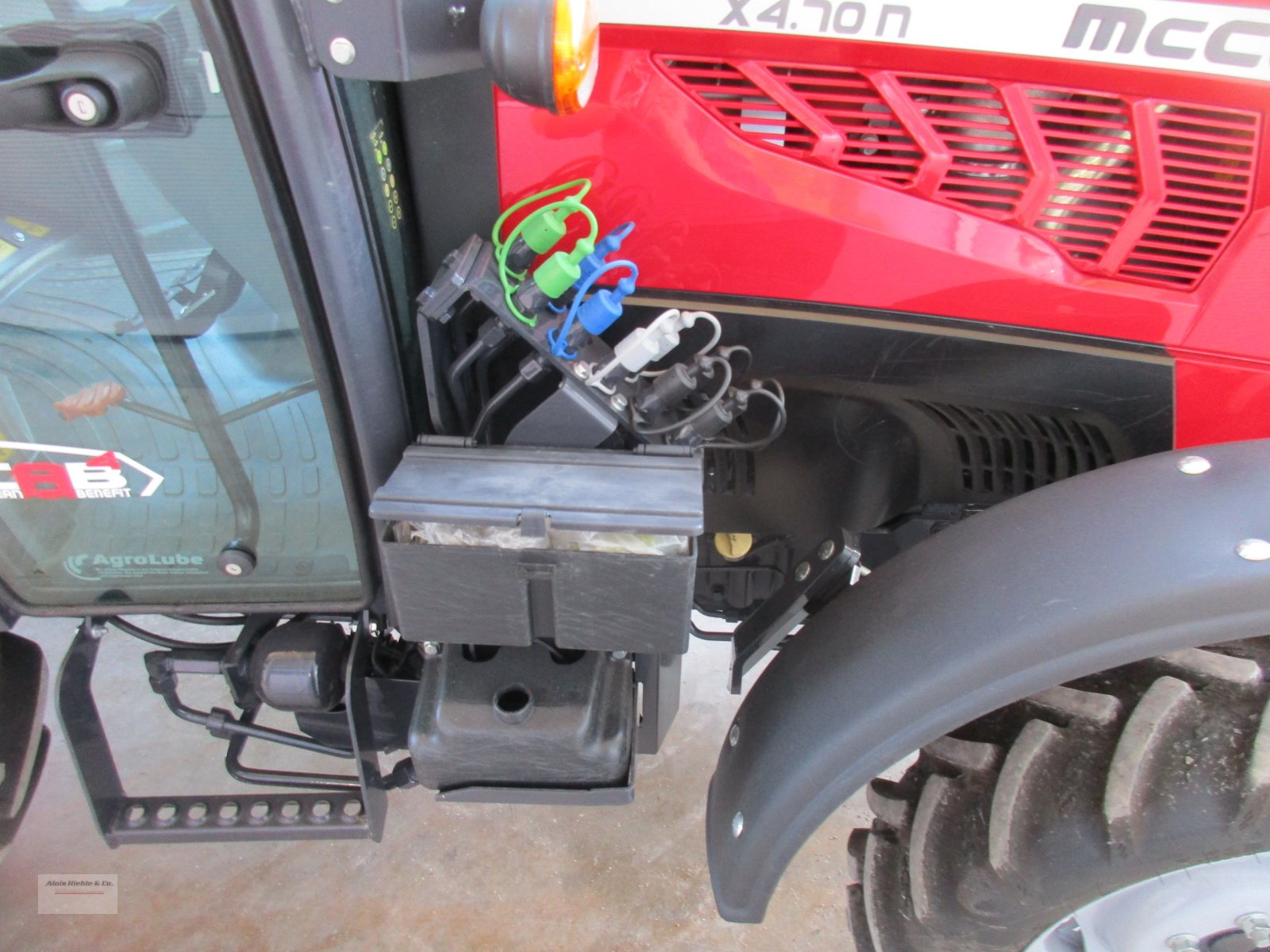 Traktor of the type McCormick X4.70 N, Neumaschine in Tapfheim (Picture 3)