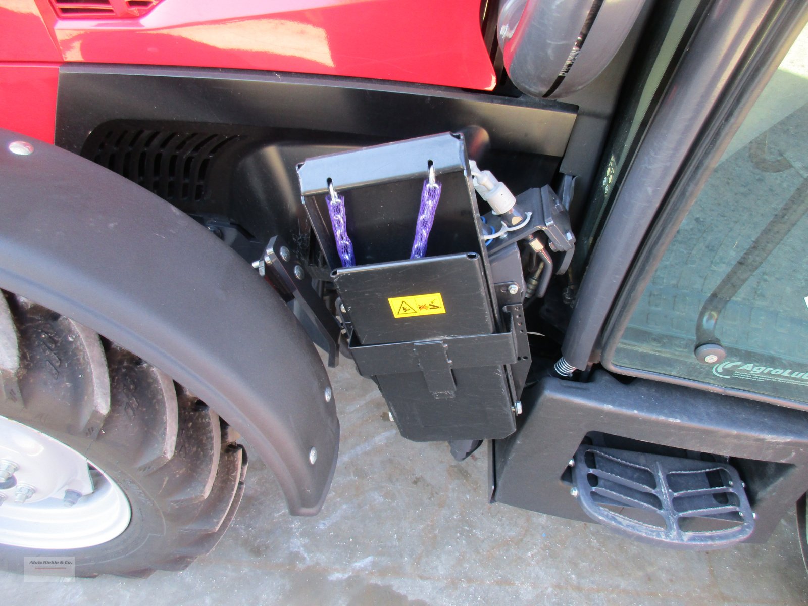 Traktor of the type McCormick X4.70 N, Neumaschine in Tapfheim (Picture 4)