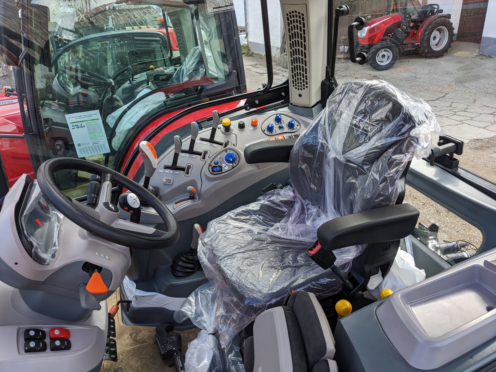 Traktor des Typs McCormick X5.085, Neumaschine in Inchenhofen - Sainbach (Bild 4)