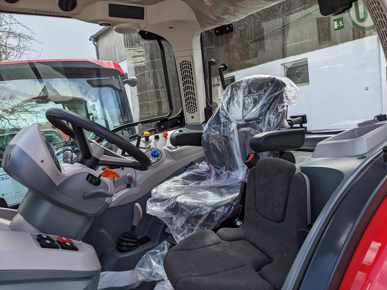 Traktor des Typs McCormick X5.085, Neumaschine in Inchenhofen - Sainbach (Bild 5)